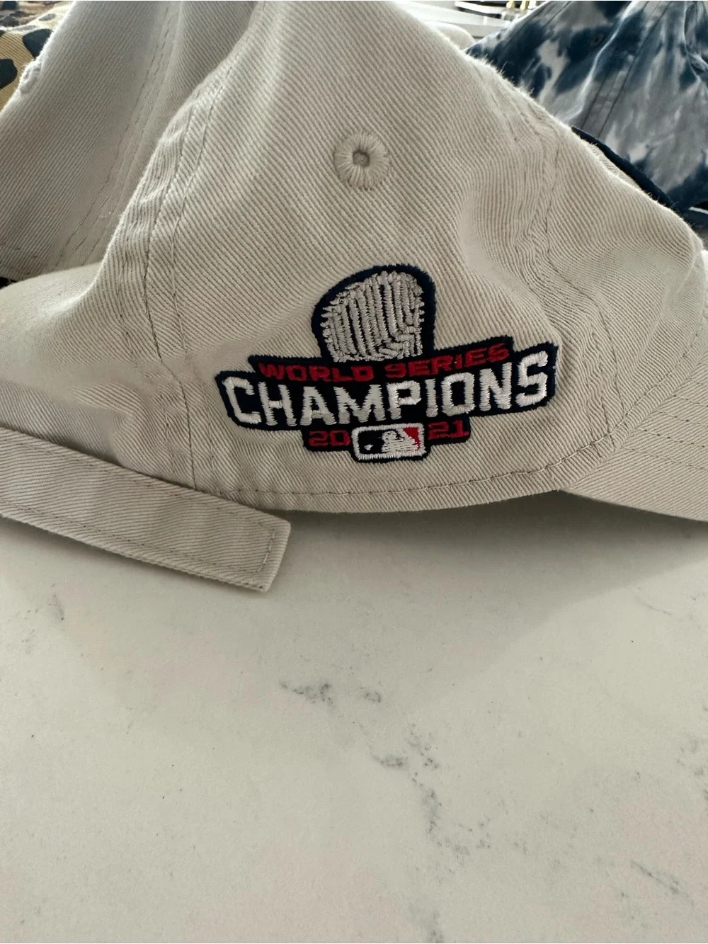 Atlanta Braves women’s Baseball Cap - White, Blue Tie-Dye & Leopard